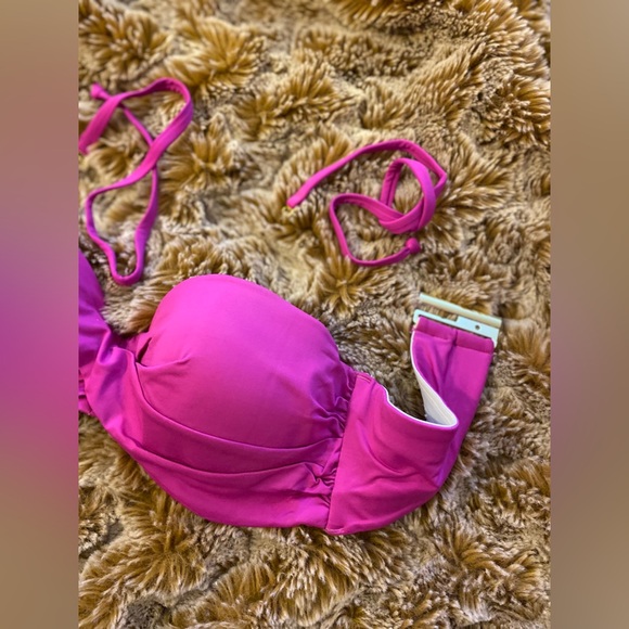Like new fuscia bandeau bikini top with removable straps - Picture 3 of 7